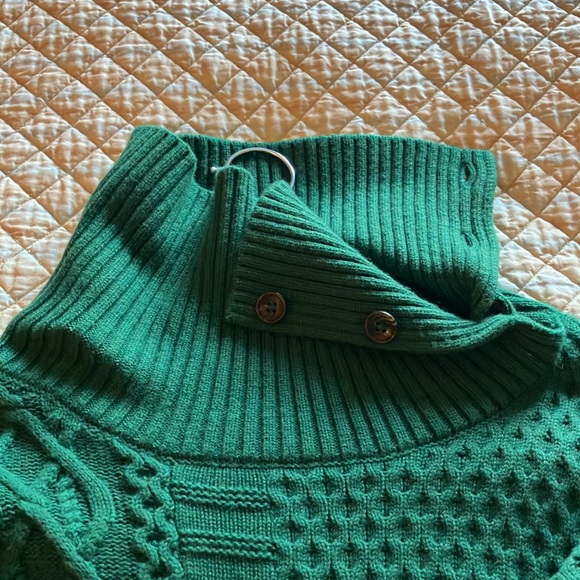 Talbot’s cable knit sweater cape in forest green. Size 1x. - Picture 3 of 9